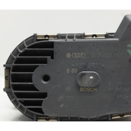 Boitier ajustage / Unité de commande du papillon Audi RS4 / A8 4.2 ref 077133062 Bosch 0280750032